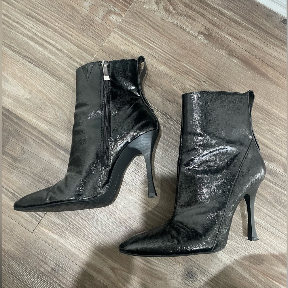 Pointed toe boots